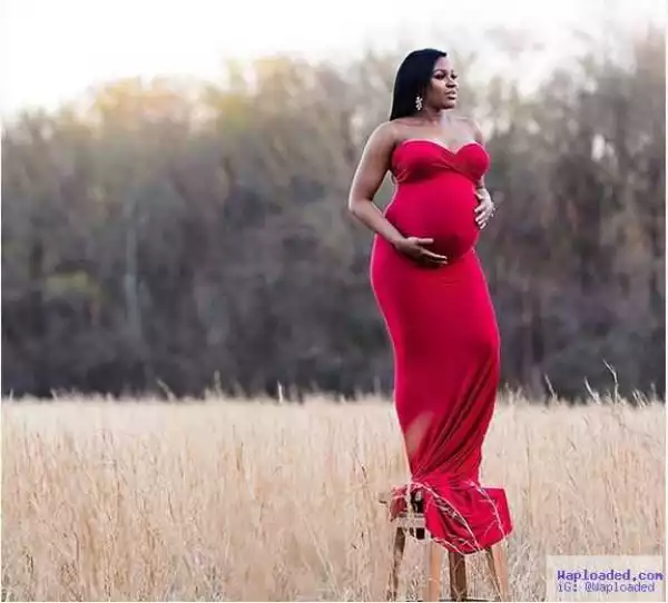 Flawless! See How a Pregnant Woman Climbed High Stool for Maternity Photo-shoot